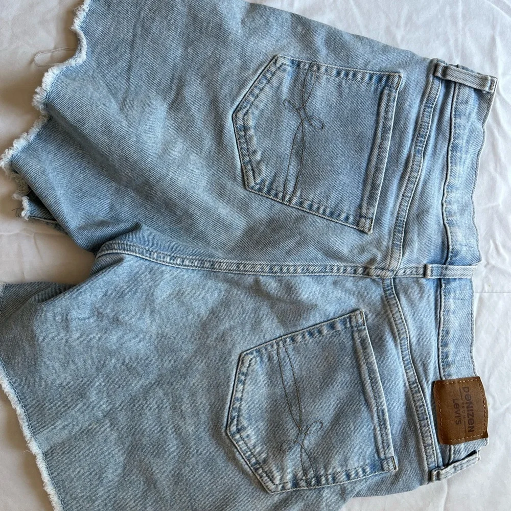 Denizen from Levi's Blue Relaxed Fit Jean Shorts - Picture 3 of 6